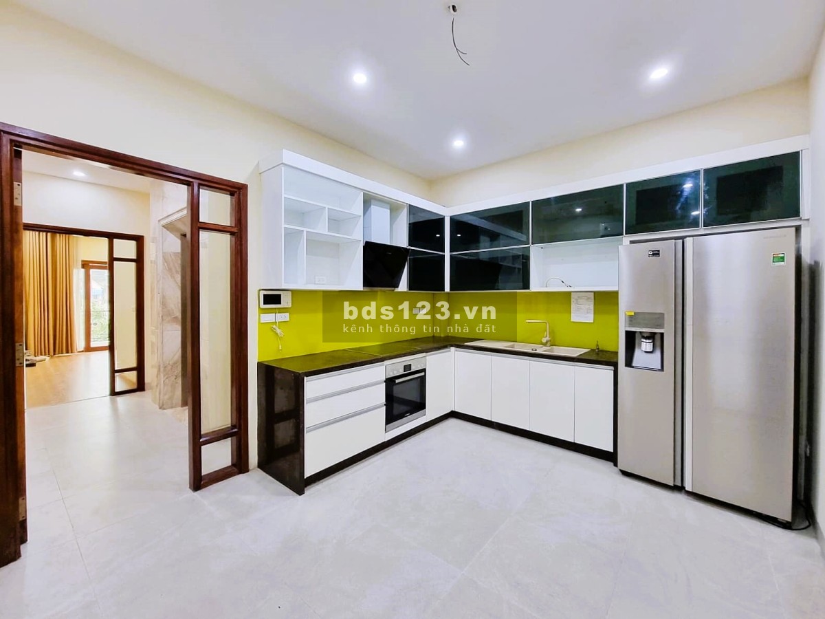 Bán nhà mặt phố Ven Hồ Tây – 55m2 x 6T Thang máy – Gara – Vỉa hè – Lô góc Chỉ 24.5tỷ.