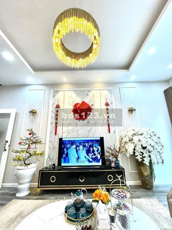 Nhà đẹp kinh doanh, ô tô đỗ cửa Quận Đống Đa 52m2, 5 tầng, mt 3.9m, giá 13.5 tỷ.