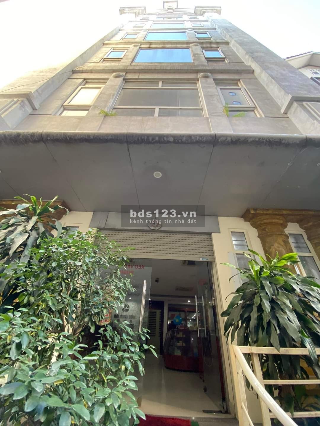 Hàng hiếm! Bán nhà Phố Lạc Long Quân, Tây Hồ, 150m2,, 8 tầng thang máy, MT 8m, view hồ , giá 55 tỷ.