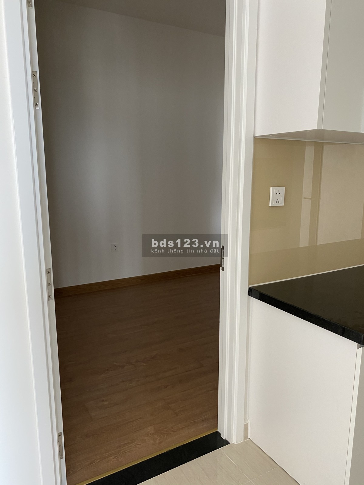Ngộp ngân hàng bán lỗ hạ giá 300tr căn hộ 3PN 96m2 giá 3tỷ4 bao hết, công chứng sang tên