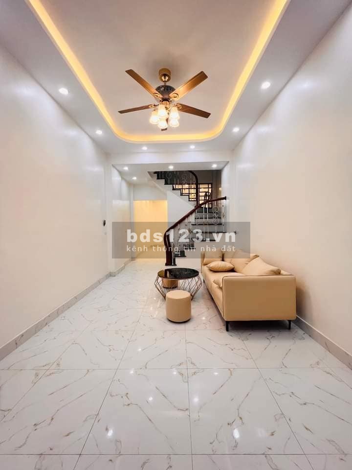 Bán nhà gần đường ô tô Minh Khai, Hai Bà Trưng 38m, 4 tầng, mặt tiền 3.4m, giá 5.35 tỷ.