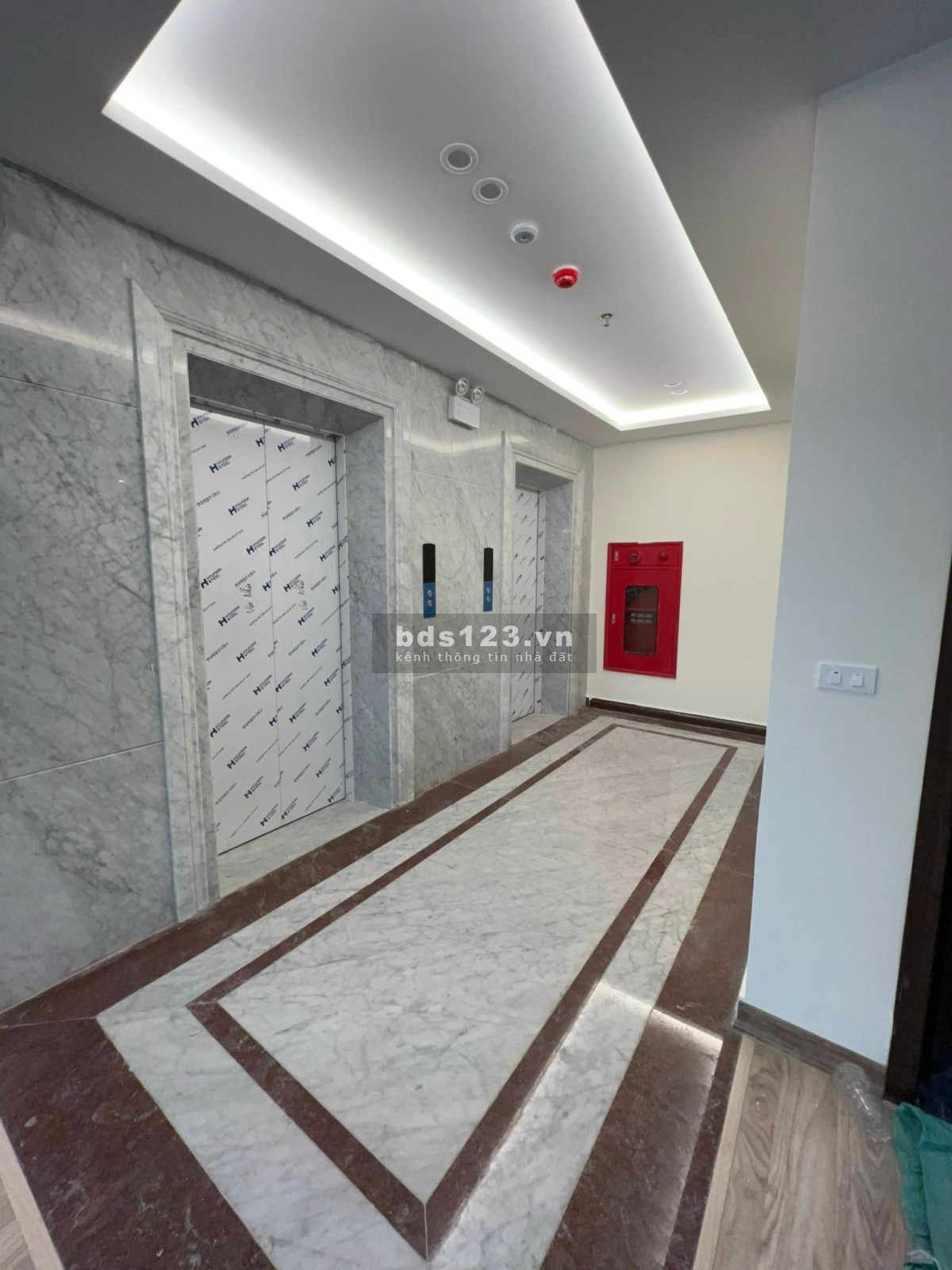 Bán tòa văn phòng hạng A, Võ Chí Công, Tây Hồ, 204m2, 10 tầng, Giá: 139 tỷ, LH: 0354810072