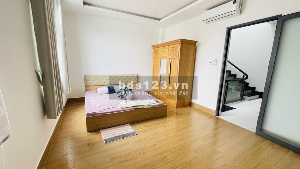Bán nhà Nguyễn Du p7 Gò Vấp 50m2,chỉ 4 tỷ, hẻm xe hơi, 4 x 14 ,3 tầng , vị trí đắc địa giá tốt