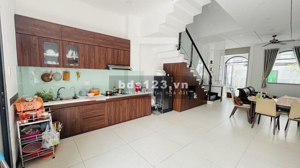 Bán nhà Nguyễn Du p7 Gò Vấp 50m2,chỉ 4 tỷ, hẻm xe hơi, 4 x 14 ,3 tầng , vị trí đắc địa giá tốt