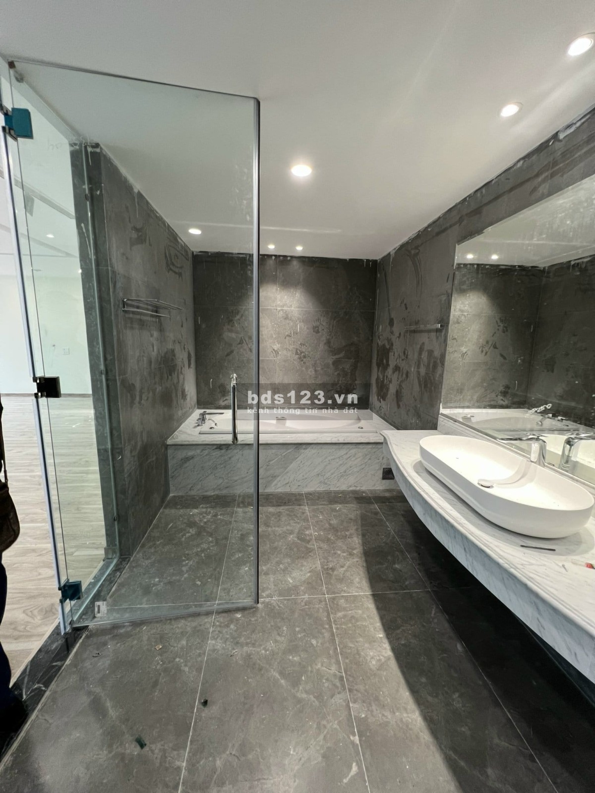Bán tòa văn phòng hạng A, Võ Chí Công, Tây Hồ, 204m2, 10 tầng, Giá: 139 tỷ, LH: 0354810072