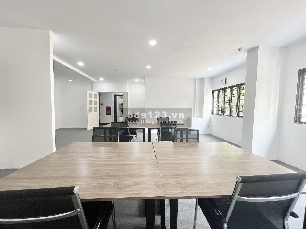 Chính chủ cho thuê văn phòng 70M2 khu sân bay Tân Bình - Bao bàn ghế làm việc