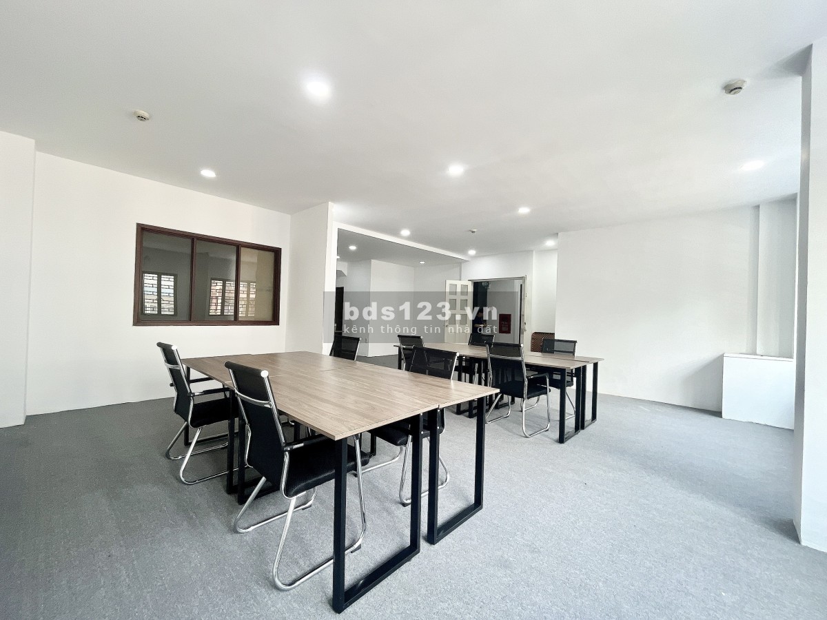 Chính chủ cho thuê văn phòng 70M2 khu sân bay Tân Bình - Bao bàn ghế làm việc