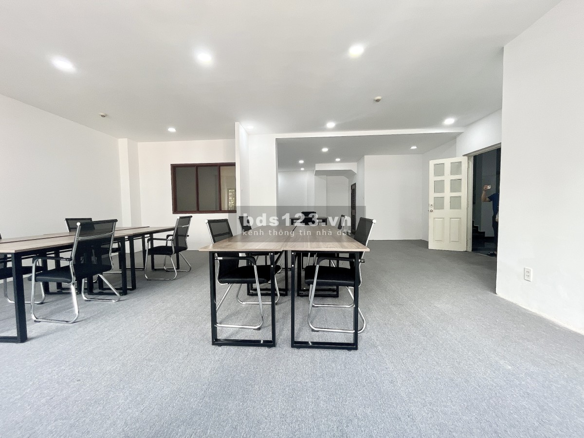 Chính chủ cho thuê văn phòng 70M2 khu sân bay Tân Bình - Bao bàn ghế làm việc