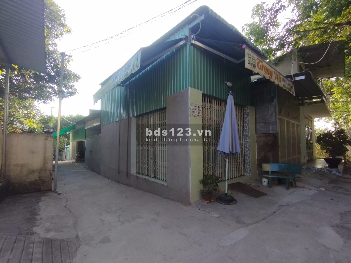 Cần bán gấp khu nhà gồm nhiều căn có thể kimh doanh