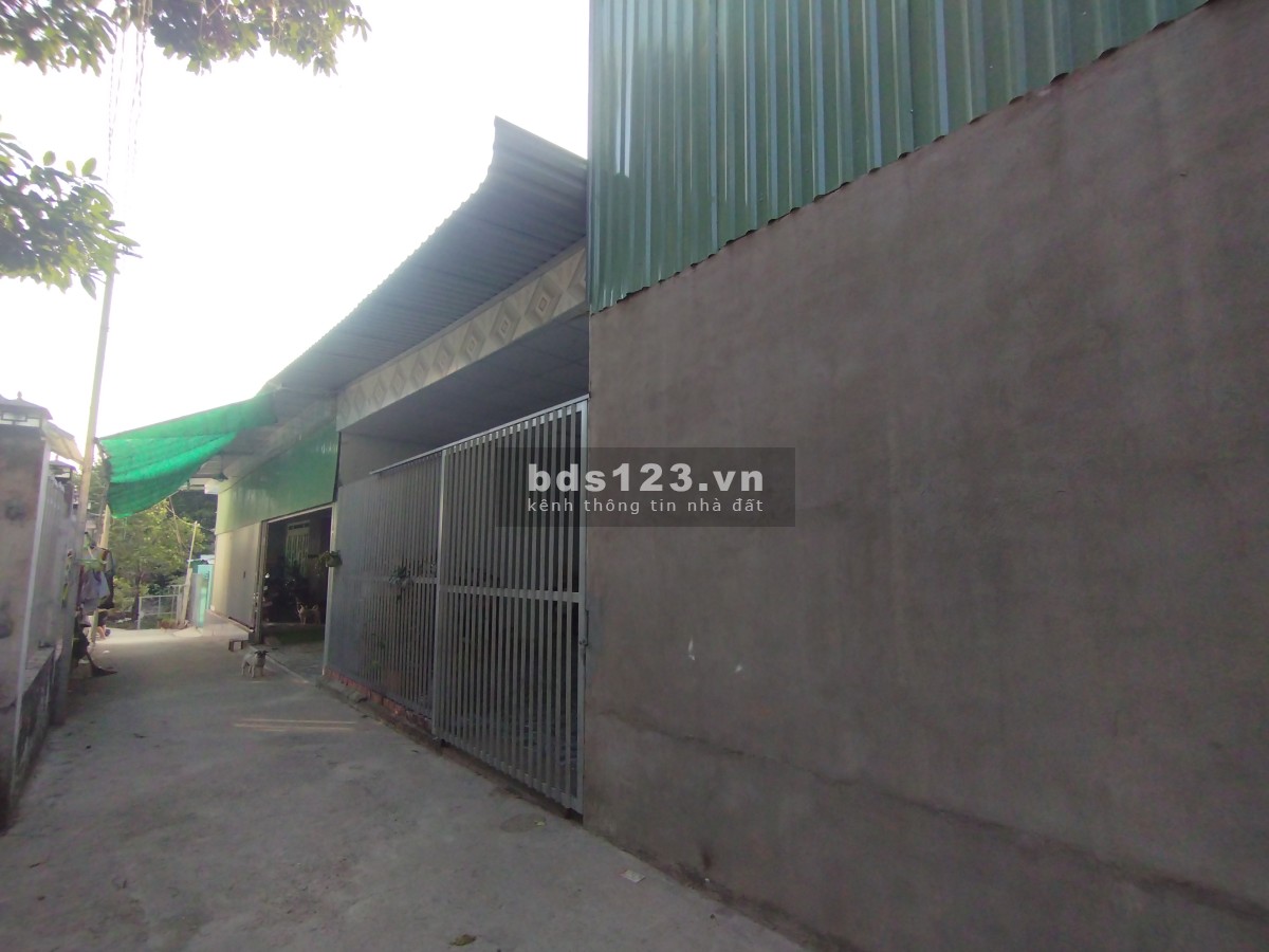 Cần bán gấp khu nhà gồm nhiều căn có thể kimh doanh