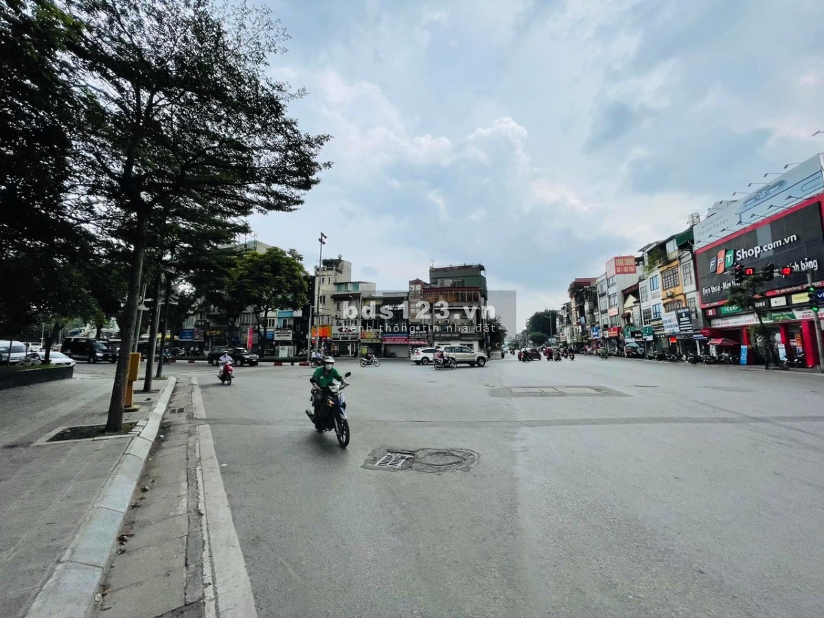 HÀNG HIẾM! Bán nhà mặt phố Lê Duẩn, 165m2, mặt tiền 10m, kinh doanh vô đối, giá 60 tỷ.