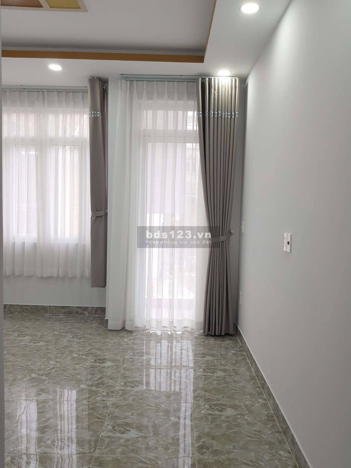 Bán nhà 1 trệt 2 lầu ST giá 5 tỷ780, đường Lê Trọng Tấn, sát Aeon Tân Phú