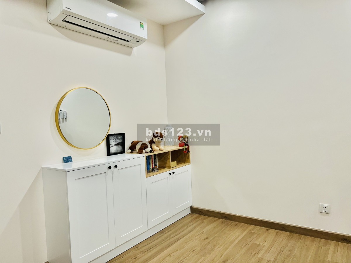 Cho thuê chung cư 3 phòng ngủ 83m2, nội thất hiện đại, view Biệt thự Đảo Sky Oasis Ecopark 13tr/th
