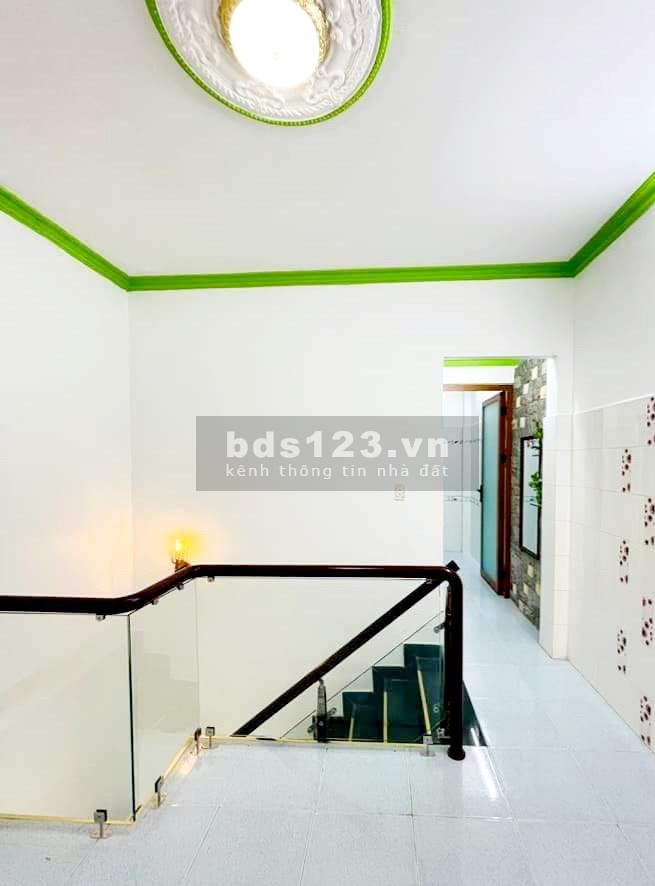 Bán nhà 2 lầu, giá 2 tỷ 650 triệu ngay Lê Trọng Tấn, sát Aeon Tân Phú