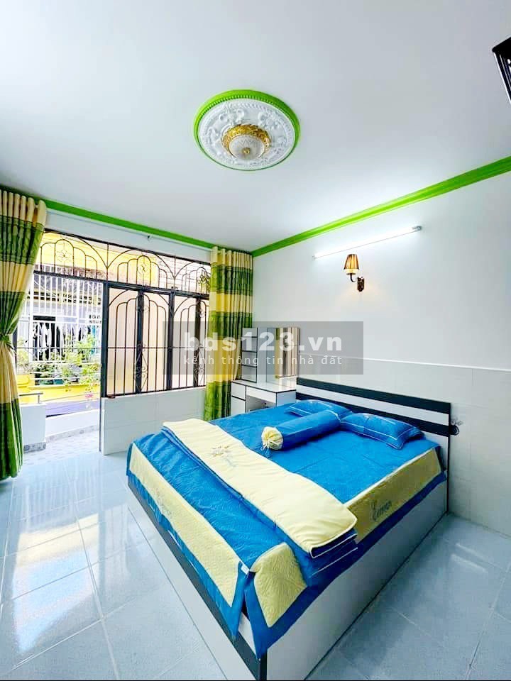 Bán nhà 2 lầu, giá 2 tỷ 650 triệu ngay Lê Trọng Tấn, sát Aeon Tân Phú