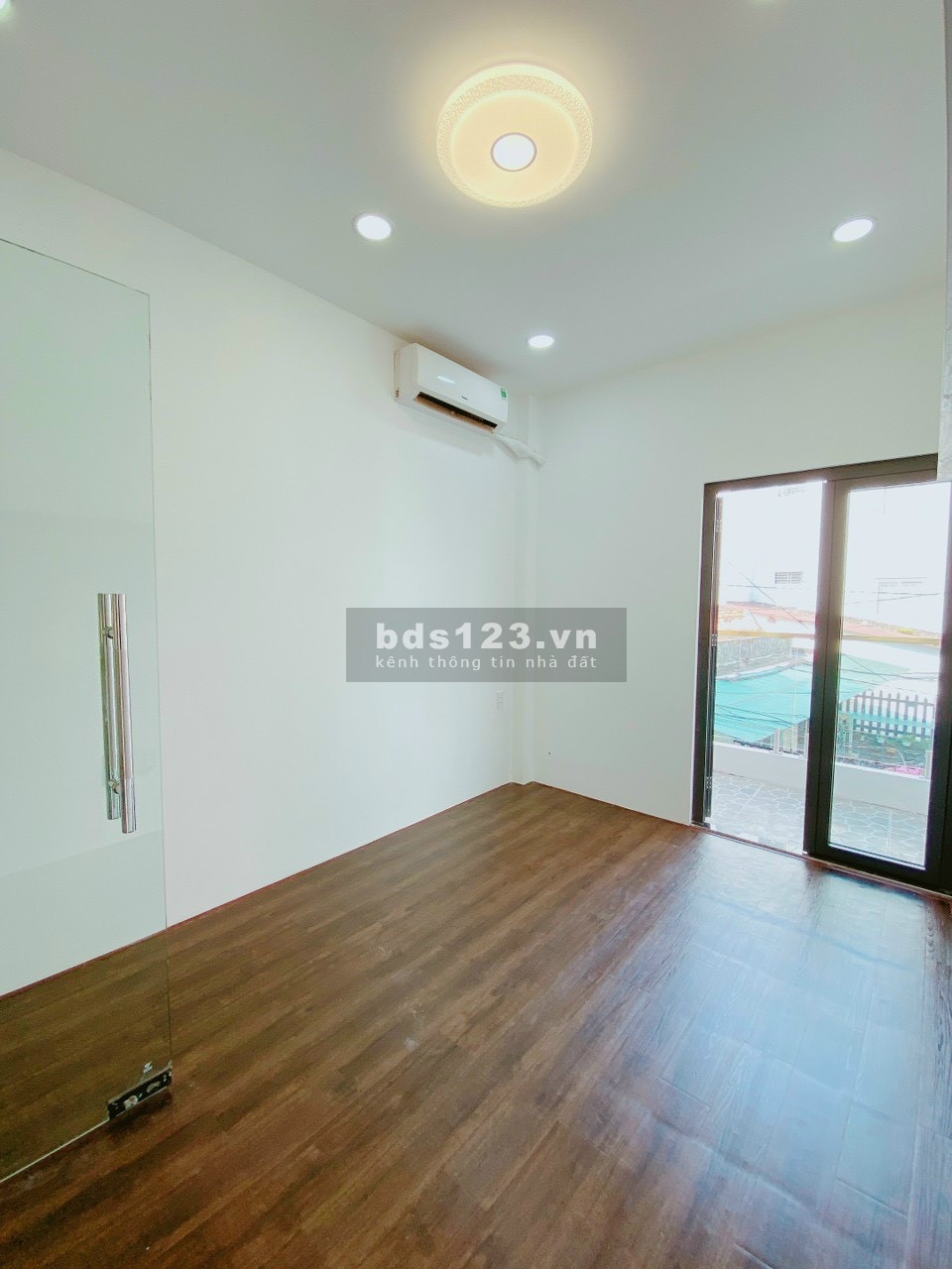 Bán nhà 2 lầu giá 2 tỷ 450 tr ngay Lê Trọng Tấn, sát Aeon Tân Phú