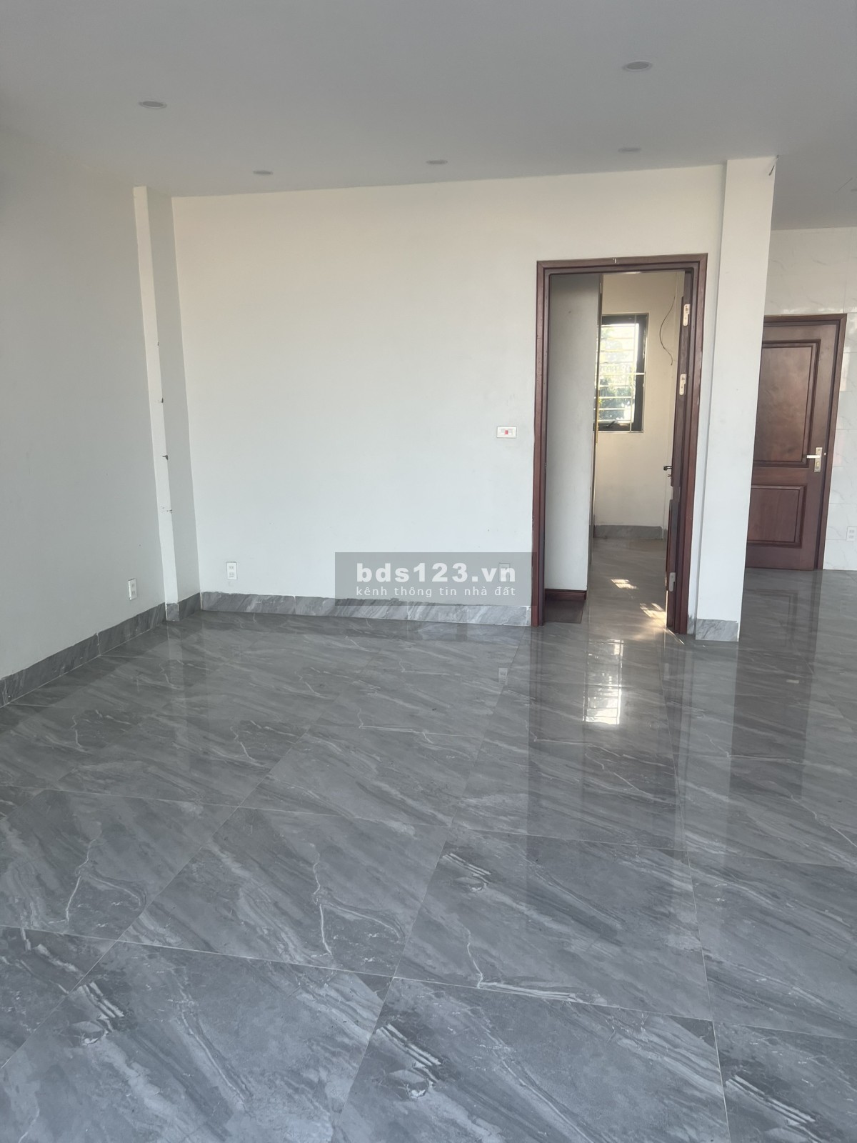 Cho thuê nhà mặt phố Đại Mỗ - Nam Từ Liêm 80m2x 5tầng thông Sàn, nội thất đẹp ô tô thang máy nhập KD