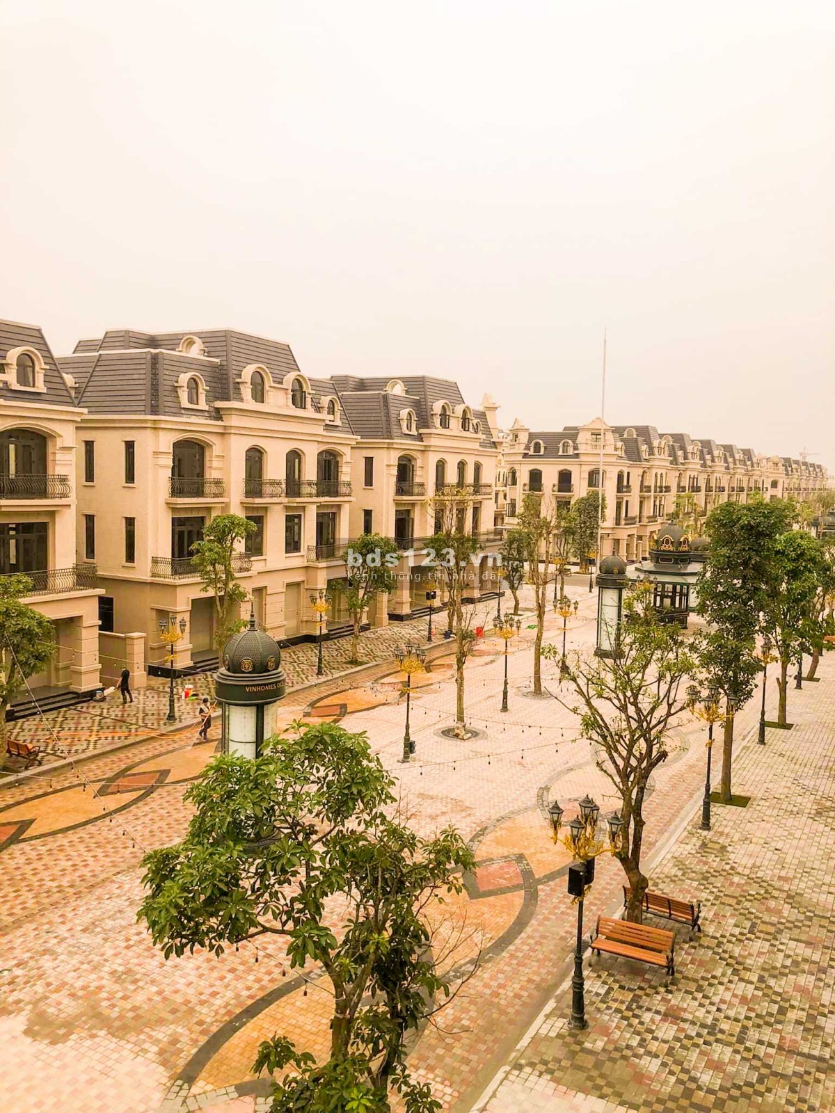 Cần bán biệt thự chà là 9, lâu dài 63m2, cạnh vườn hoa, ngã tư, ban công to gốc 7.5 tỷ bán 6.150 tỷ