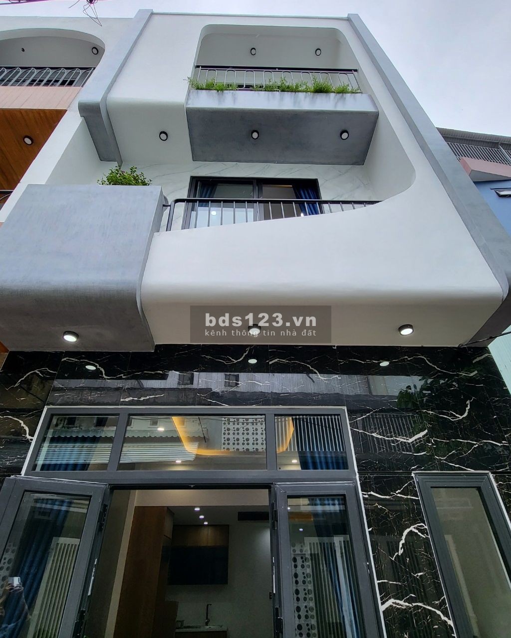 Cần bán gấp nhà 3 tầng full nội thất đầy đủ thiết kế hiện đại, vào là ở luôn.