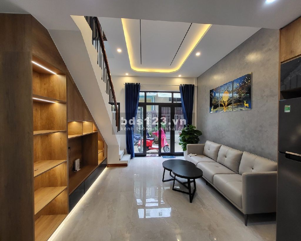 Cần bán gấp nhà 3 tầng full nội thất đầy đủ thiết kế hiện đại, vào là ở luôn.