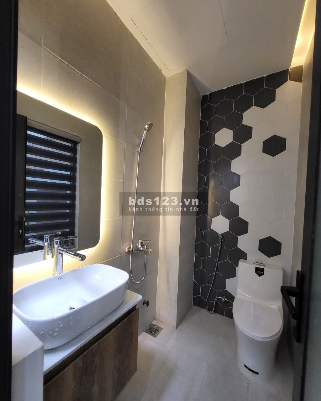 Cần bán gấp nhà 3 tầng full nội thất đầy đủ thiết kế hiện đại, vào là ở luôn.