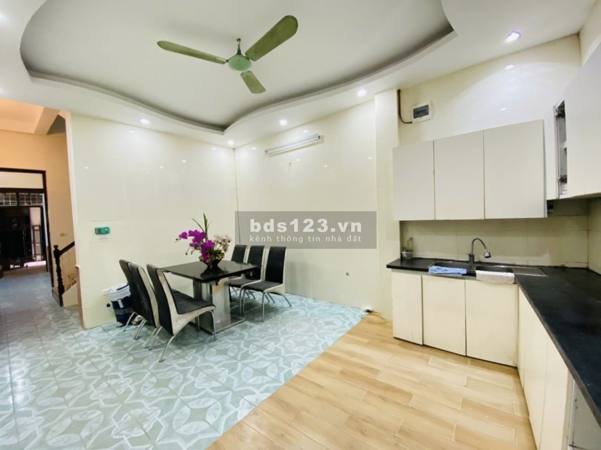 Bán nhà Thổ Quan, quận Đống Đa. Dt 55m, 4T, MT 4m, 10 Tỷ. Phân Lô, Ô tô tránh đỗ, KD online, làm Vp