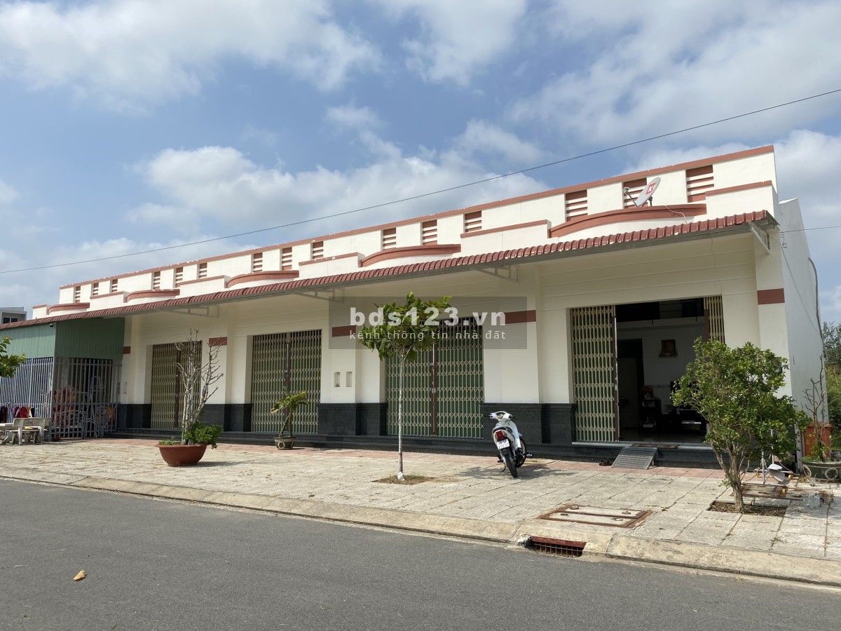 Bán nhà giá chỉ 1 tỷ xxx, ngay trung tâm TP Rạch Gía. Liên Hệ Ngọc Bích: 0912.88.60.57