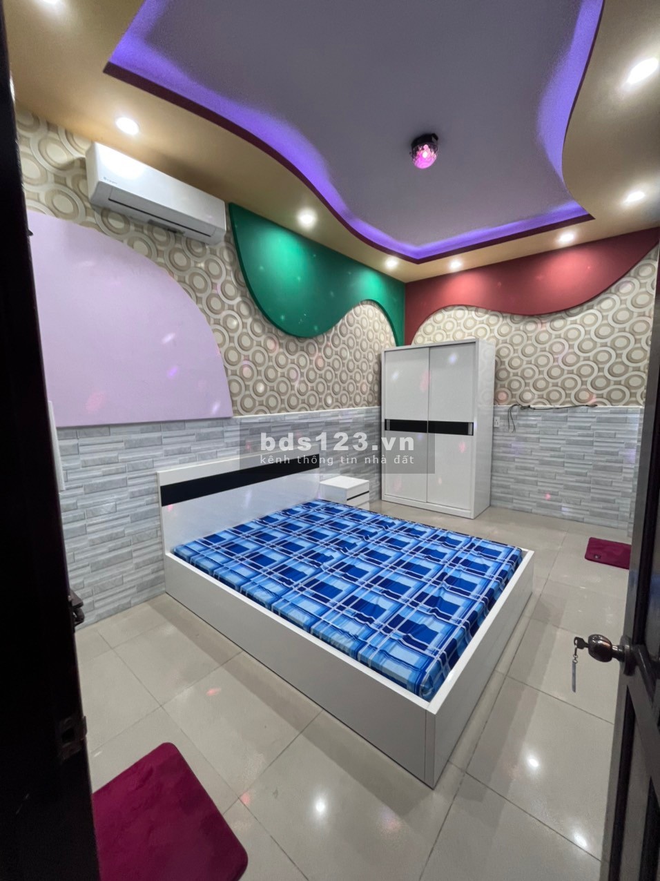 Cho thuê khách sạn, chdv mặt tiền khu Tên Lửa 13 phòng. lhe: 0898441235