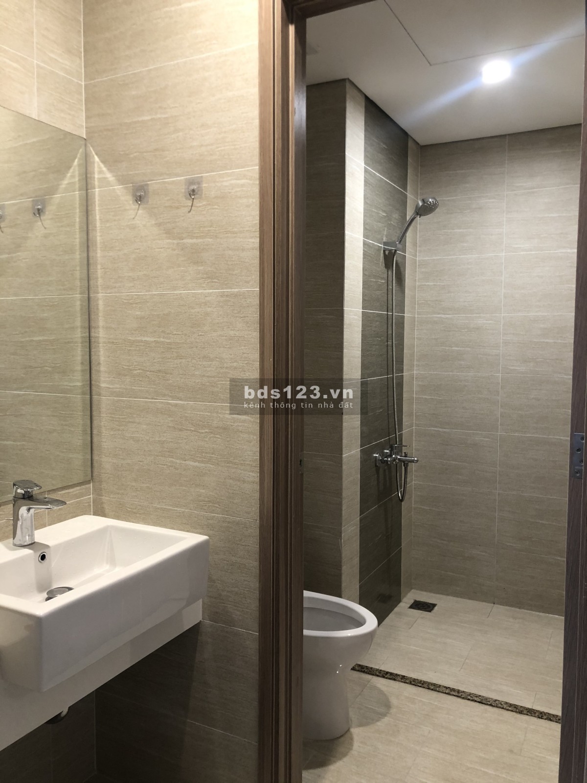Chính chủ bán gấp căn hộ 55m2 tại Vinhomes Smart City, giá chỉ 2.32 tỷ