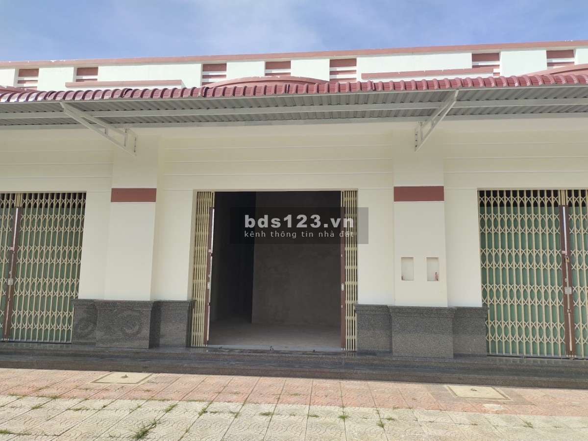 Bán nhà giá chỉ 1 tỷ xxx, ngay trung tâm TP Rạch Gía. Liên Hệ Ngọc Bích: 0912.88.60.57