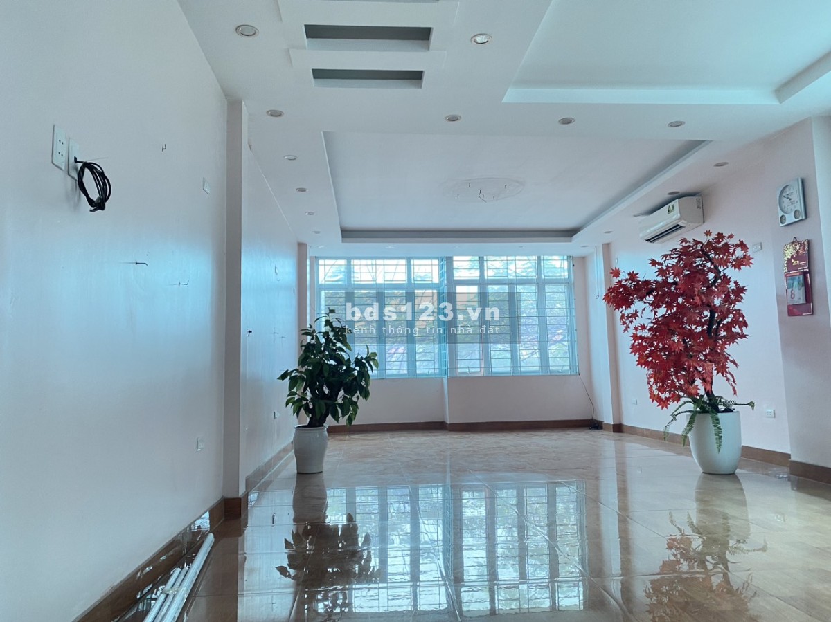 Chính chủ cần cho thuê mặt sàn tầng 2, 5.5 triệu/ tháng cho mặt bằng 50m2, phố Trần Hòa, Hoàng Mai