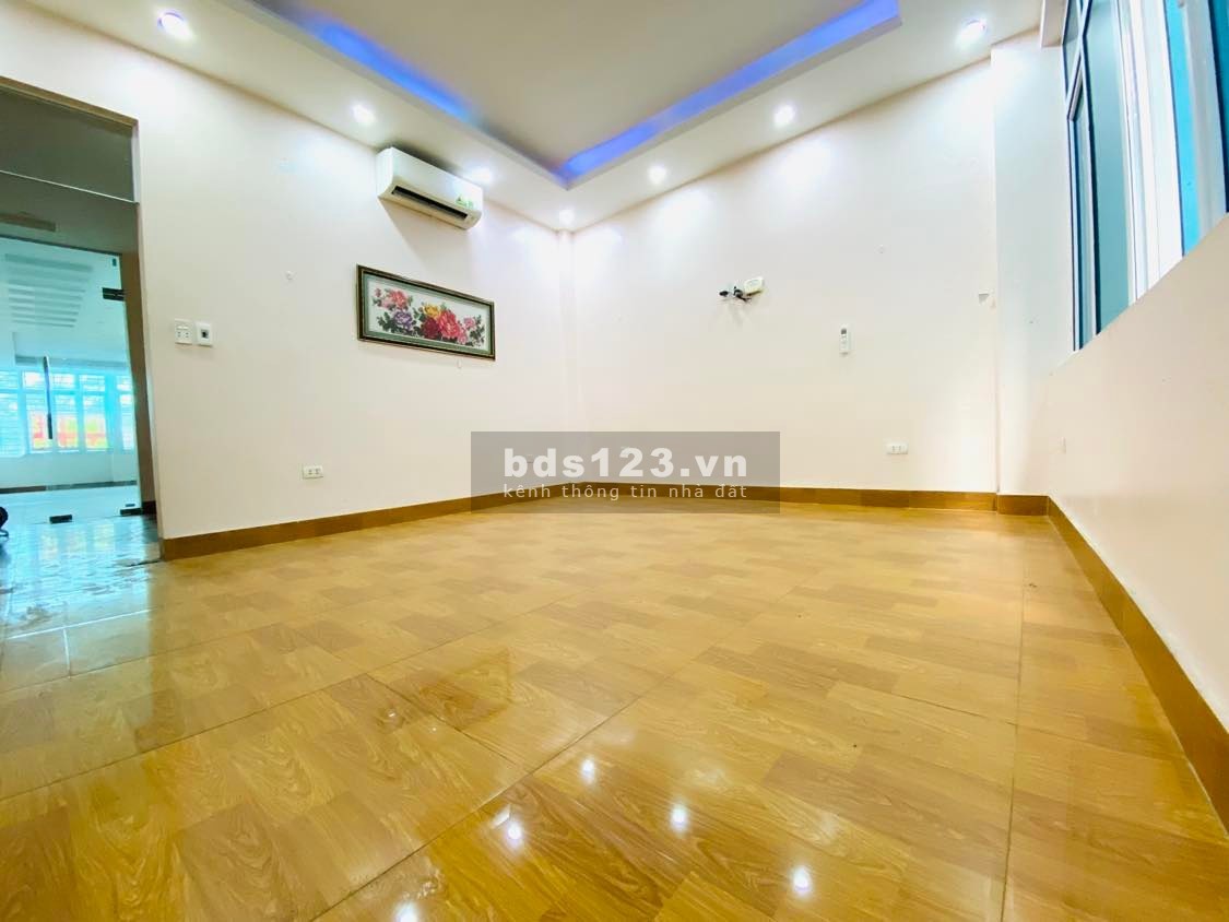 Chính chủ cần cho thuê mặt sàn tầng 2, 5.5 triệu/ tháng cho mặt bằng 50m2, phố Trần Hòa, Hoàng Mai