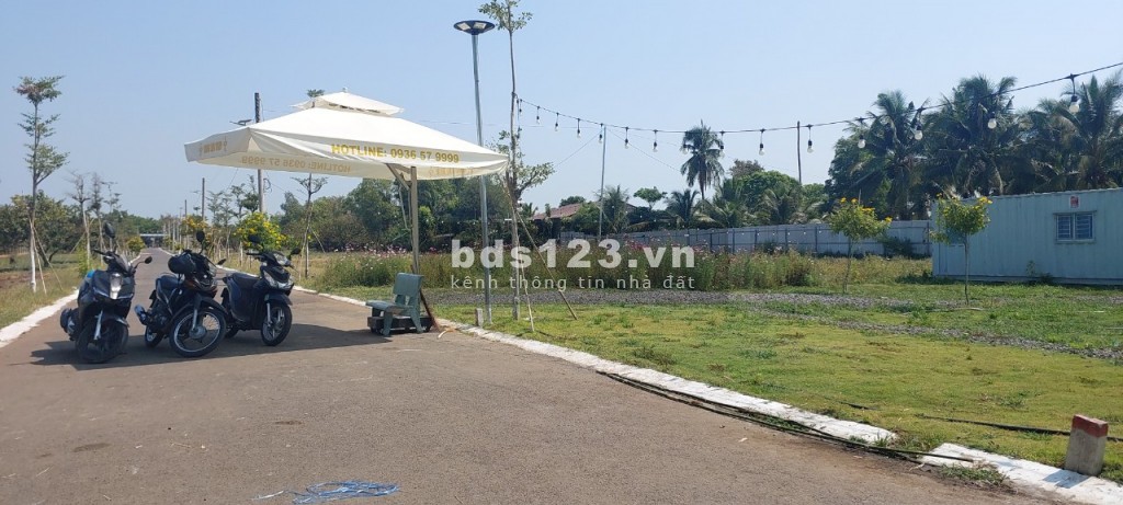 Bán gấp nền đất Sổ sẵn, full thổ cư, sales sập sàn - 100 m2 - 999 triệu