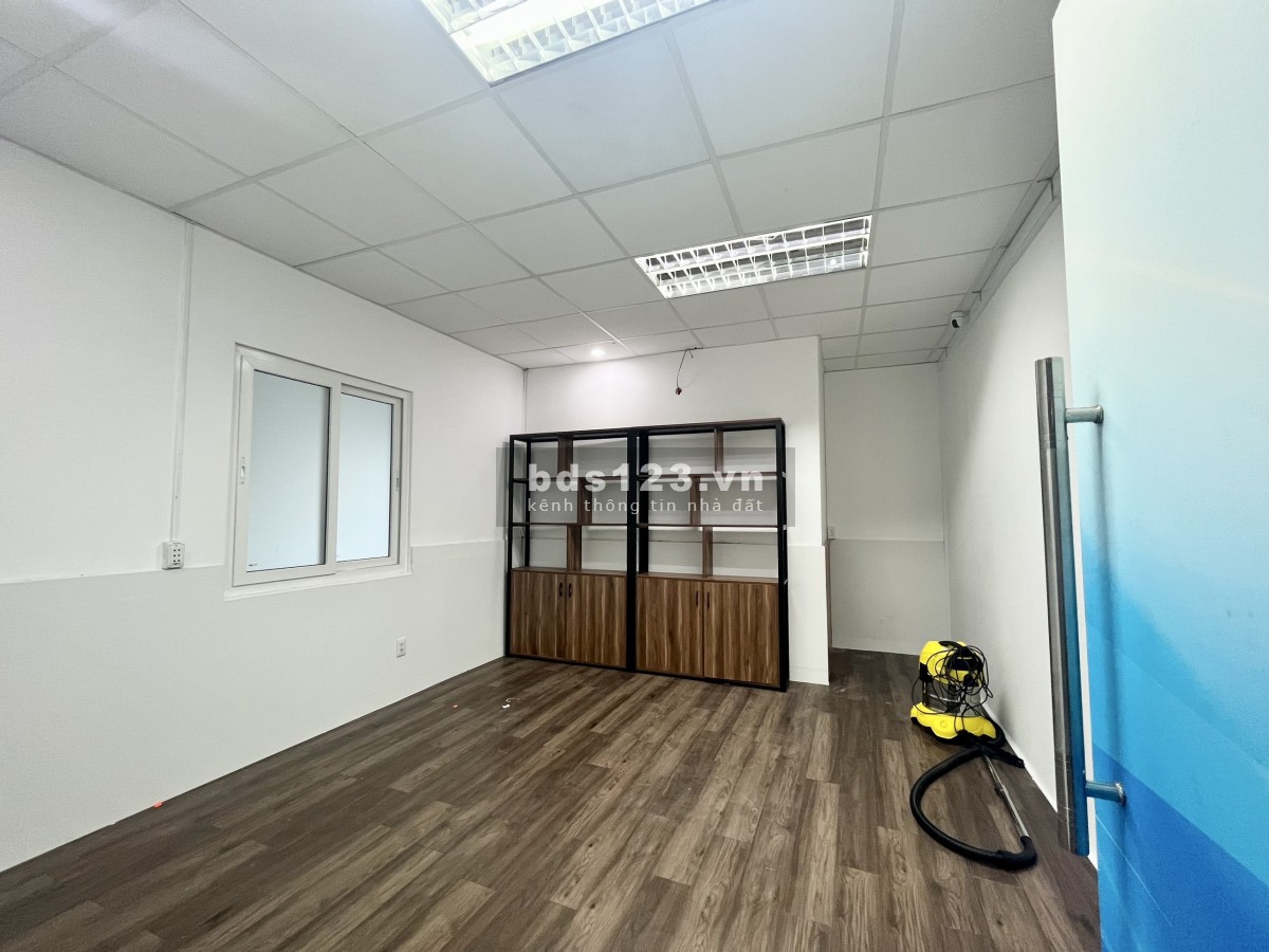 Cho thuê văn phòng quận 10, 100M2 sàn gỗ sang xịn cho thuê chỉ 35 triệu bao điện lạnh