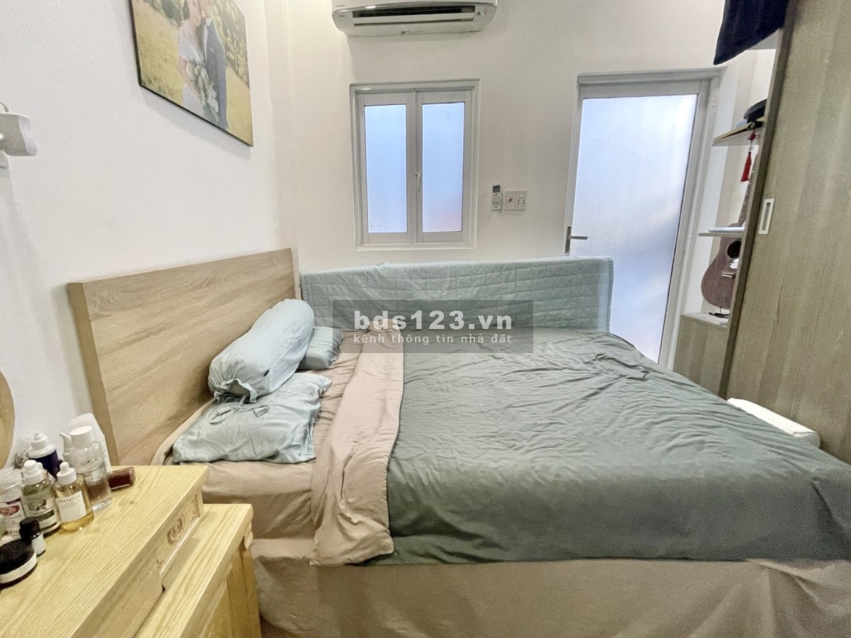 Nhỉnh 2 Tỷ, bán nhà TT Quận 10 Lê Hồng Phong 30m SD, BTCT nhà mới ở ngay