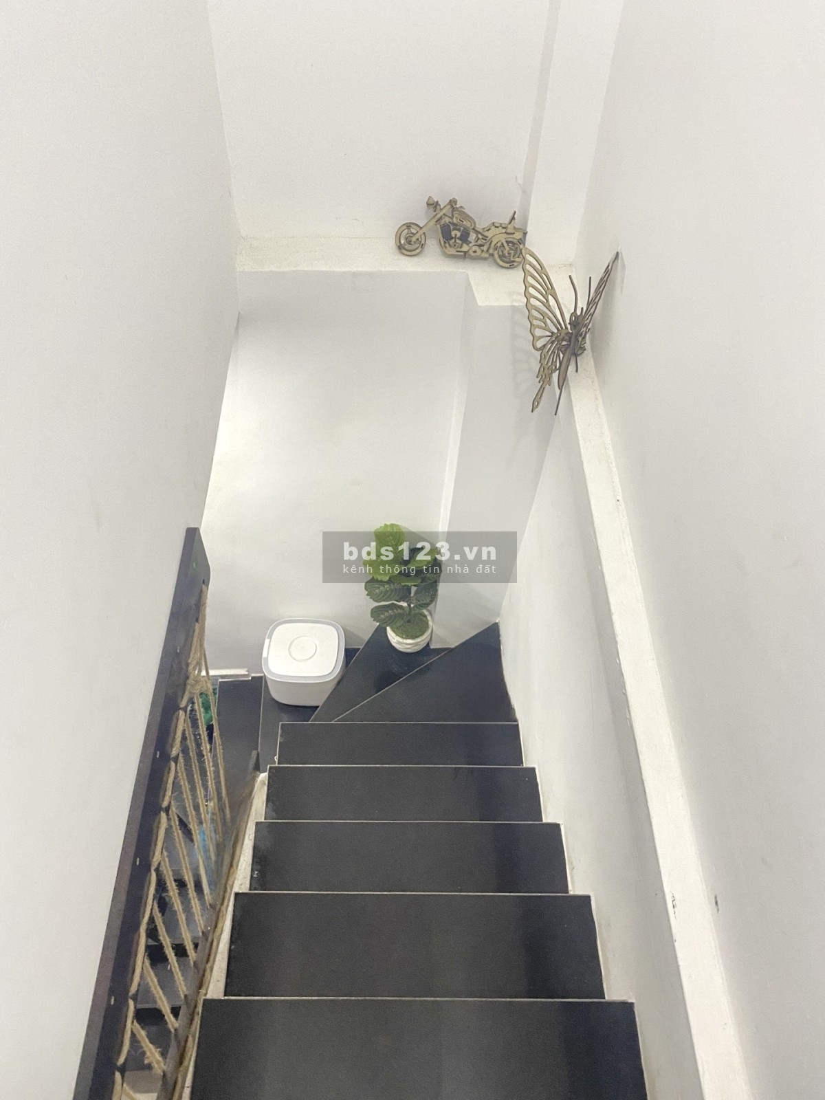 Nhỉnh 2 Tỷ, bán nhà TT Quận 10 Lê Hồng Phong 30m SD, BTCT nhà mới ở ngay
