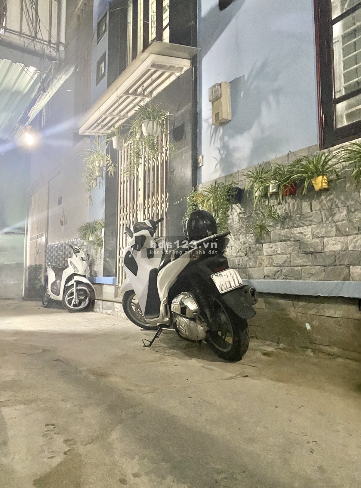 Nhỉnh 2 Tỷ, bán nhà TT Quận 10 Lê Hồng Phong 30m SD, BTCT nhà mới ở ngay