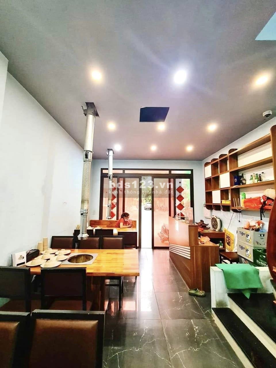 Bán nhà mặt phố - KD đỉnh - Liền kề ô tô tránh - Vỉa hè - Giá bình dân