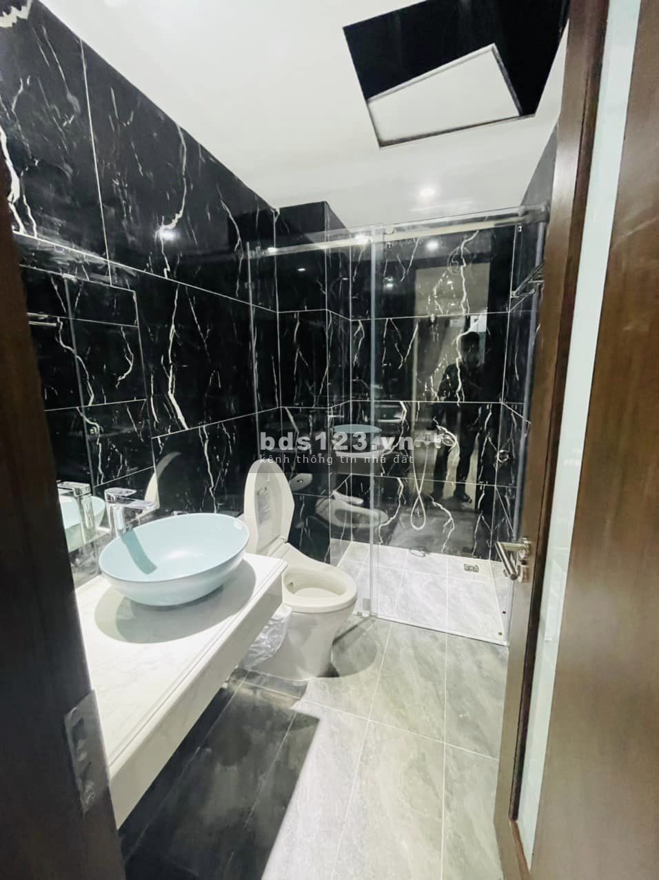 [Cực hiếm] Bán nhà mặt tiền tòa vp dương khuê dòng tiền 150tr/tháng, dt100m2*7tầng, mt 9.5m