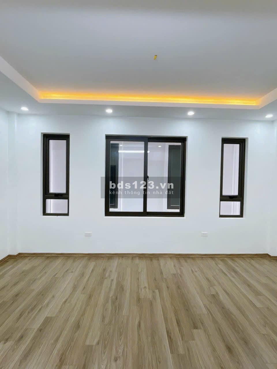 Bán nhà Khương Hạ mới tinh - 1 bước ra ô tô - 3 bước ra hồ, ngõ thông dtsd 35m2