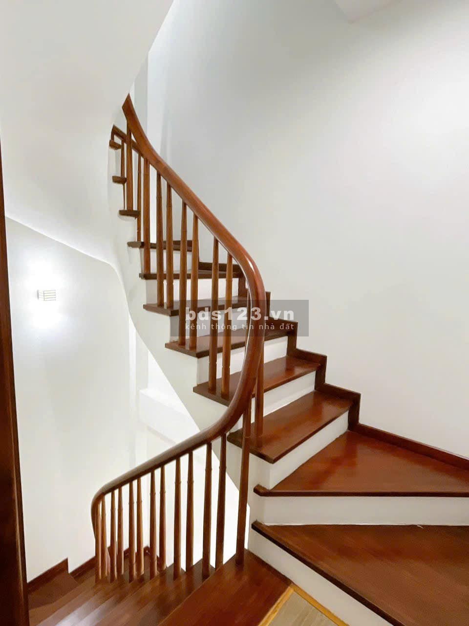 Bán nhà Khương Hạ mới tinh - 1 bước ra ô tô - 3 bước ra hồ, ngõ thông dtsd 35m2