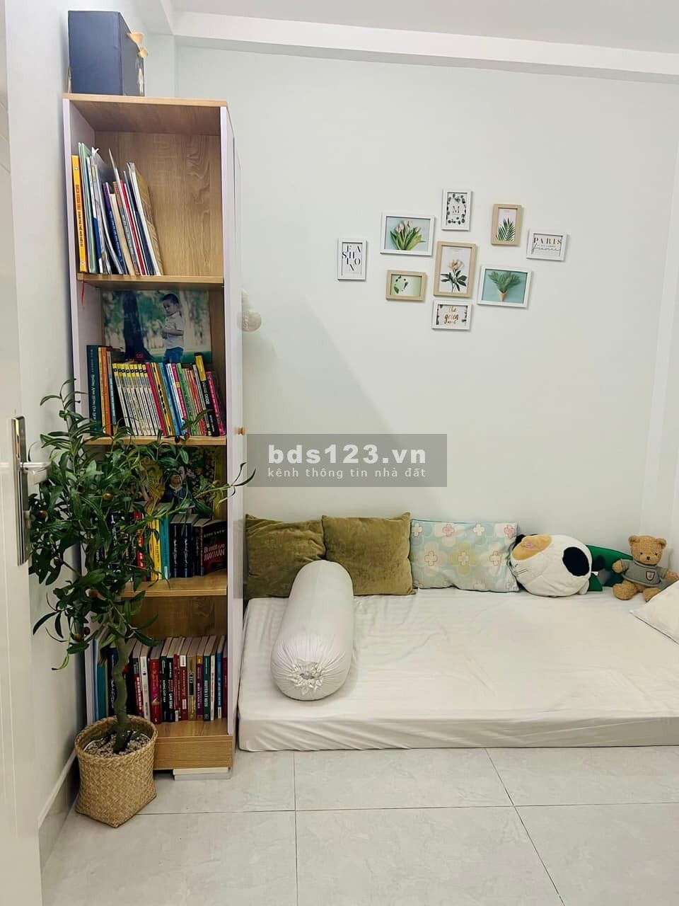 Cần bán nhà hẻm Lạc Long Quân, phường 8 Tân Bình, thông các hẻm xe hơi!