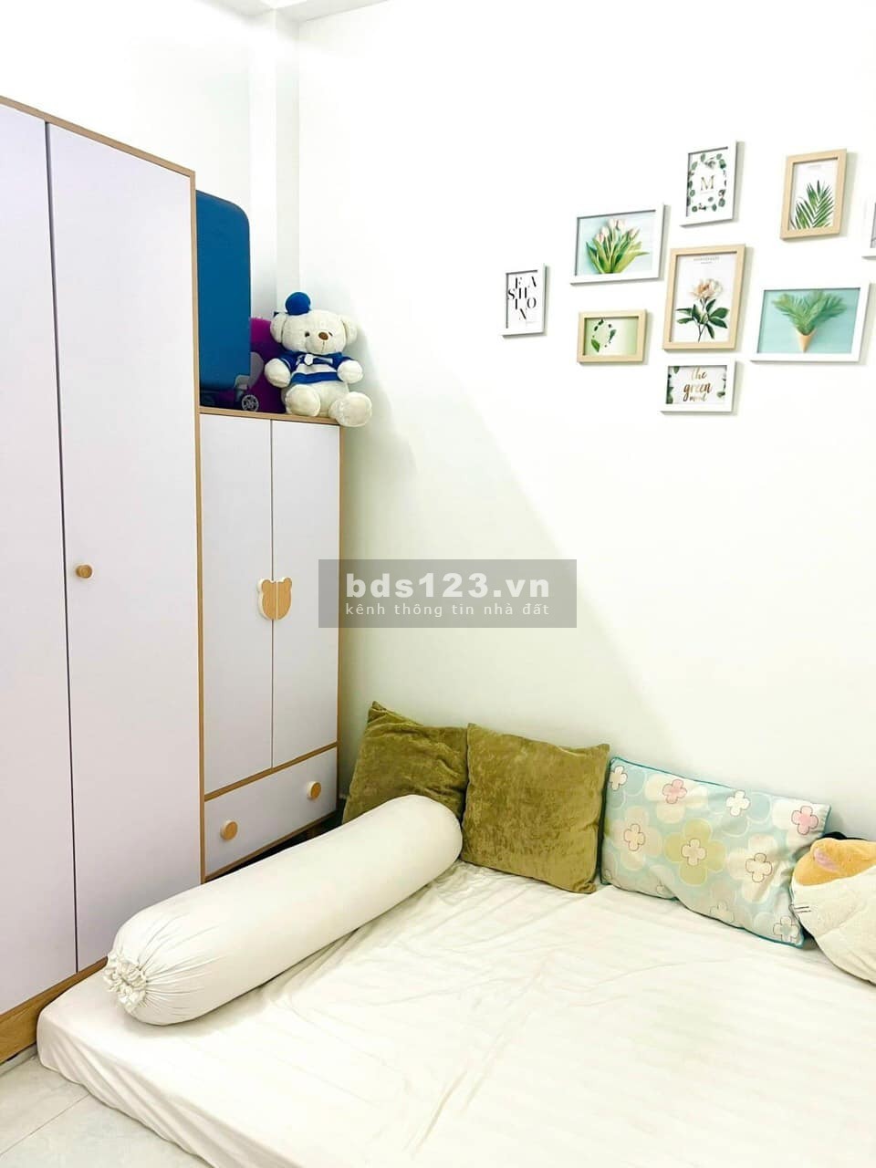 Cần bán nhà hẻm Lạc Long Quân, phường 8 Tân Bình, thông các hẻm xe hơi!