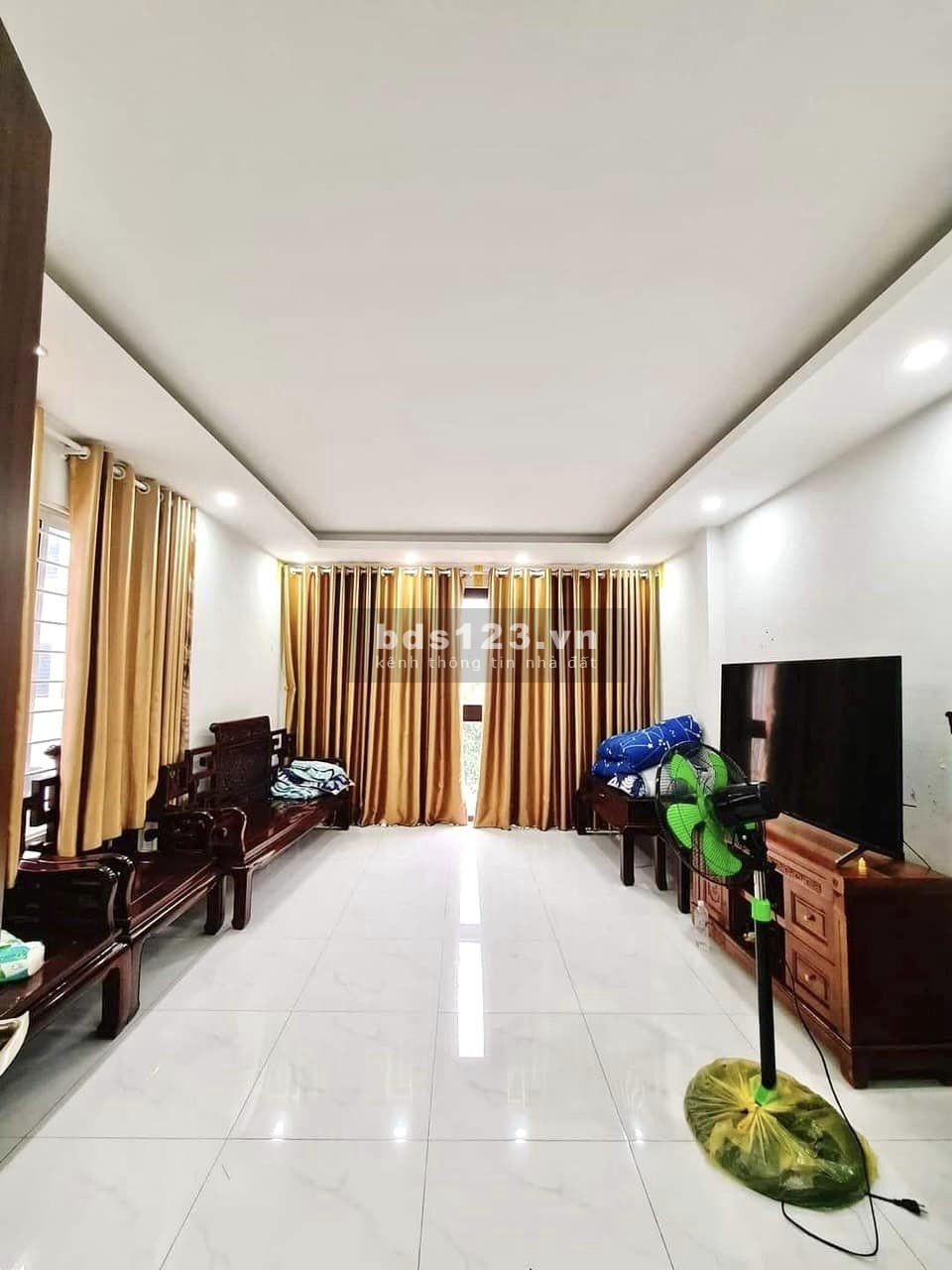 Bán nhà mặt phố - KD đỉnh - Liền kề ô tô tránh - Vỉa hè - Giá bình dân