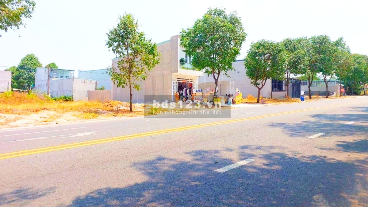 Chính chủ sang gấp 588 m2 đất. Thổ cư 100%. Sổ hồng riêng. Giá 1 tỷ 650 triệu