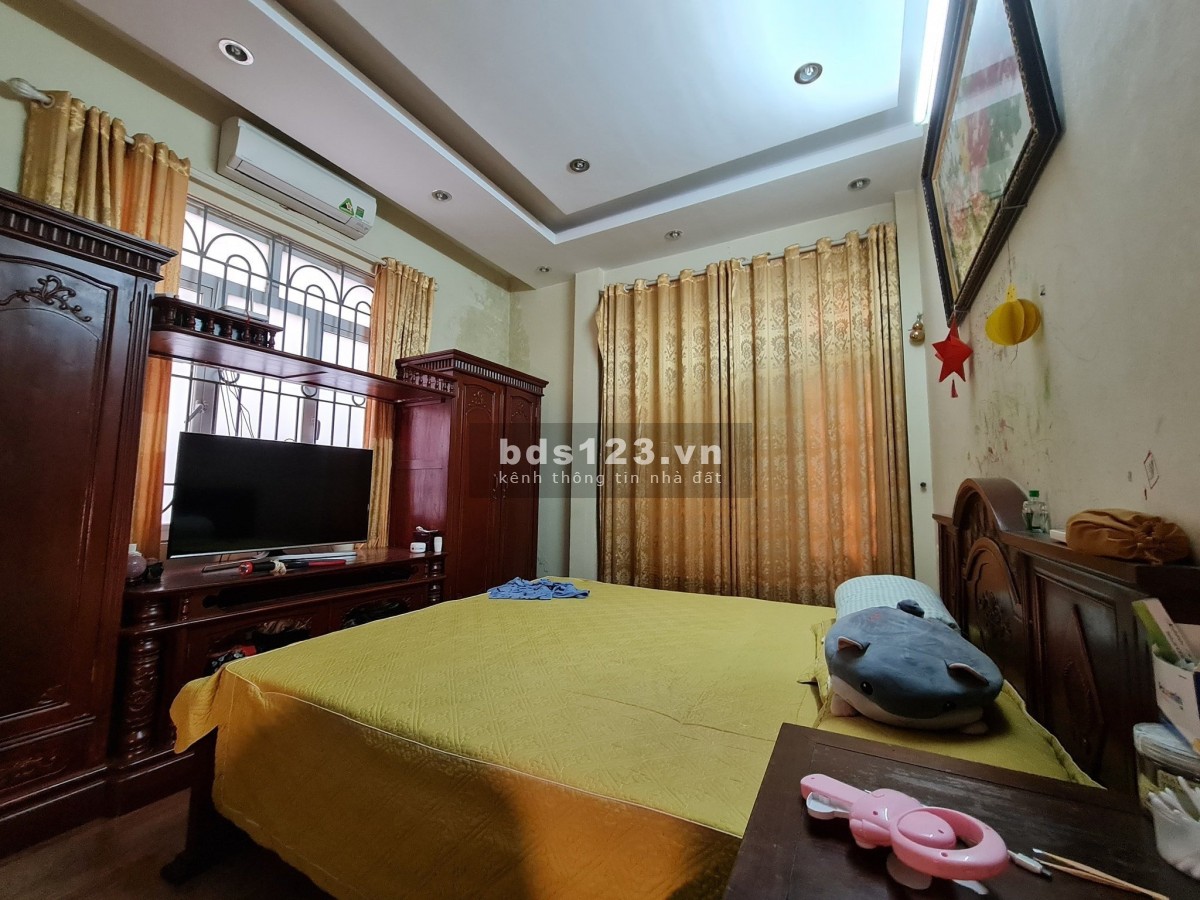 Bán nhà mặt tiền nhỉnh 5 tỷ Tân Nhuệ, khu vực dân trí cao
