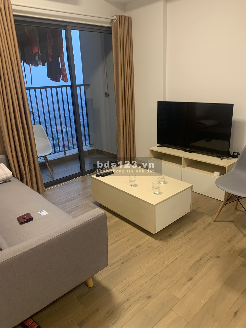 Bán căn hộ 1 phòng ngủ 45m2 Westbay đầy đủ nội thất bán giá rẻ nhất Ecopark 1tỷ150 đã có Sổ Đỏ.