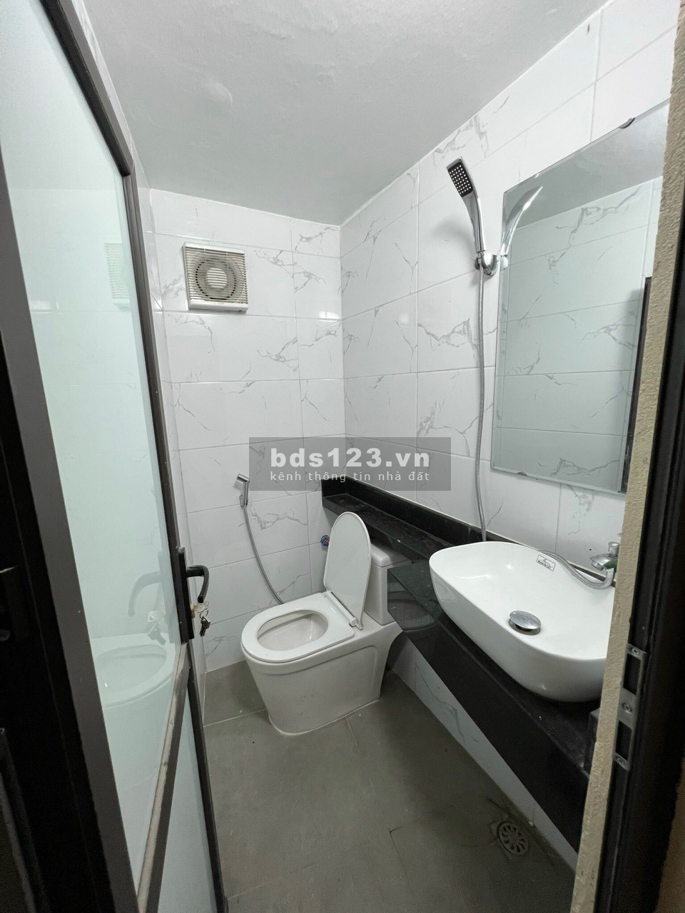 Bán nhanh 2,9 tỷ nhà ngõ 10 Láng Hạ gần siêu thị, trường chợ tiện sinh hoạt
