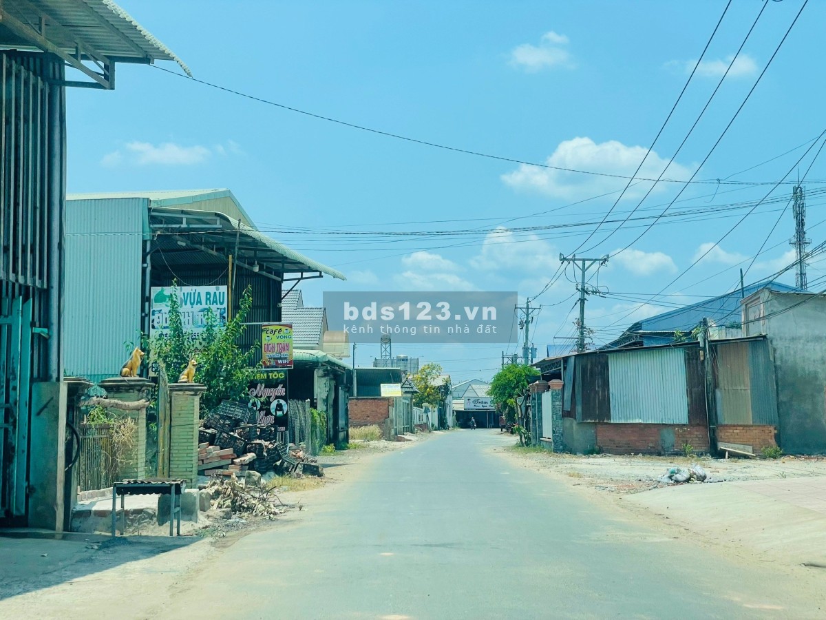 Ông anh cần bán gấp đất Quốc lộ 22B vào 100m