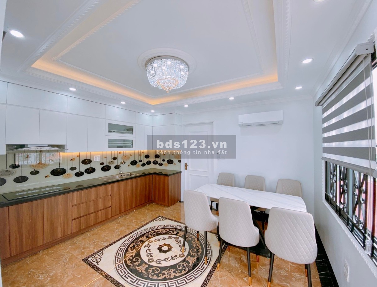 Bán nhà Phố Nguyễn Sơn gấp 75m2, nội thất sang xịn mịn, 5 tầng, giá hơn 10 tỷ